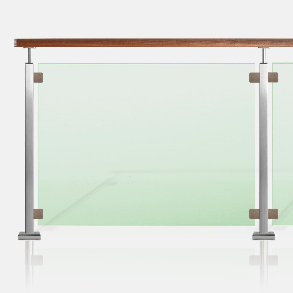Clôture piscine inox et verre tube carré main courante bois exotique
