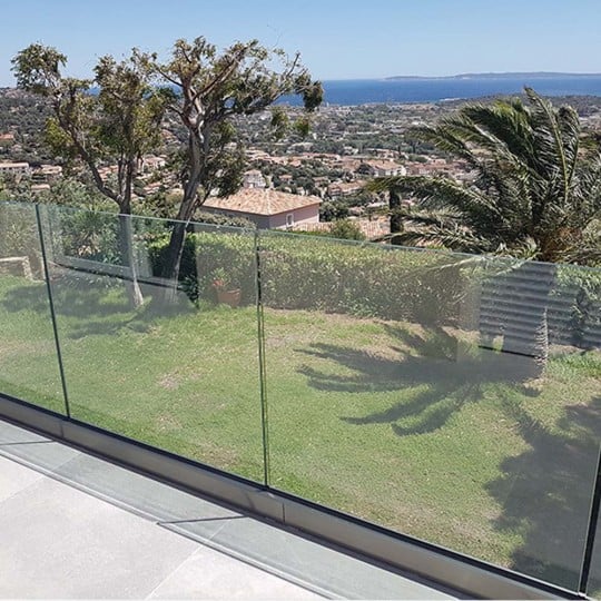 Garde-corps verre sur profilé