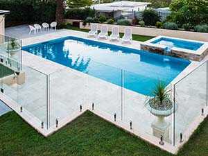 clôture piscine en verre sur pinces à verre inox espace piscine et jacuzzi