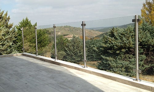 Garde-corps verre sur terrasse