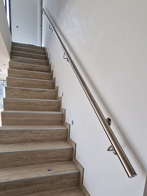 Rampe d'escalier murale inox 