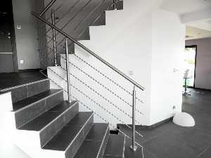 Rampe d'escalier en intérieur à barre inox
