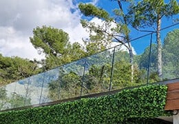 Réalisation d'un garde-corps verre sur une terrasse