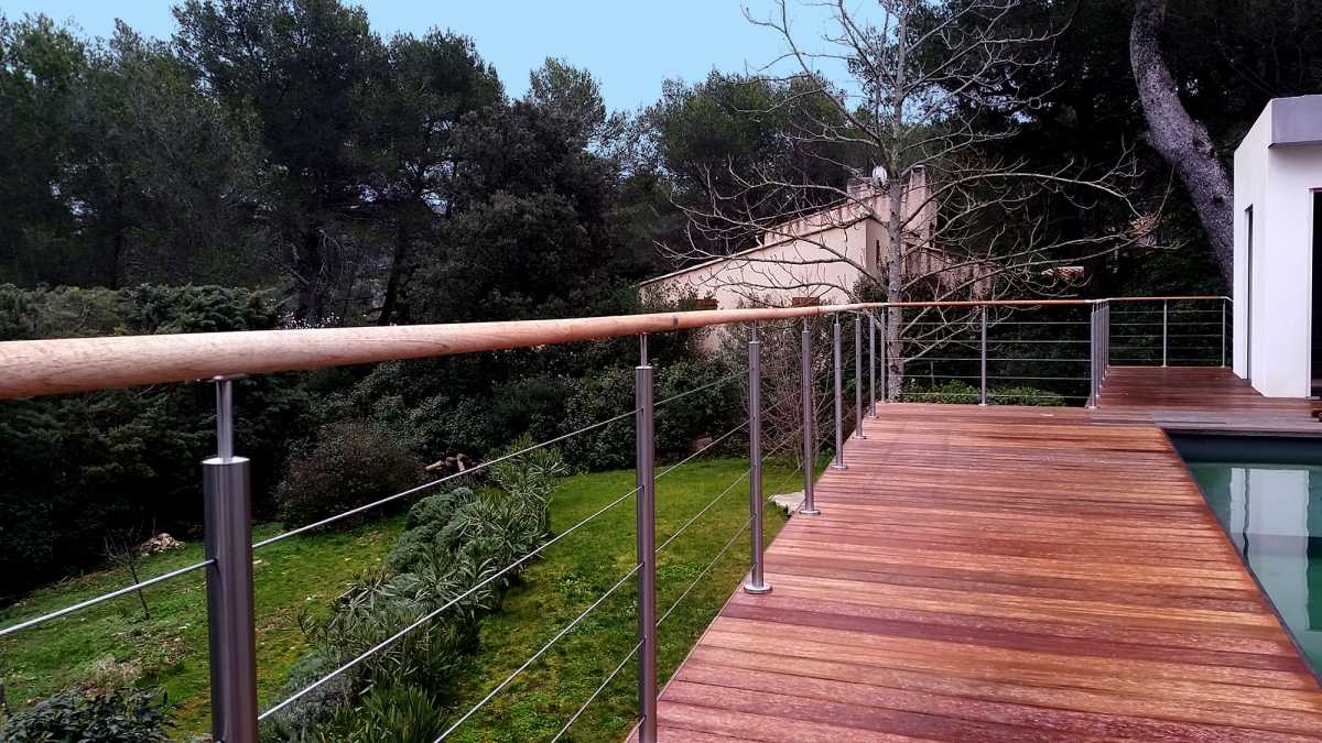  balustrade à câble sur terrasse bois exotique teck 